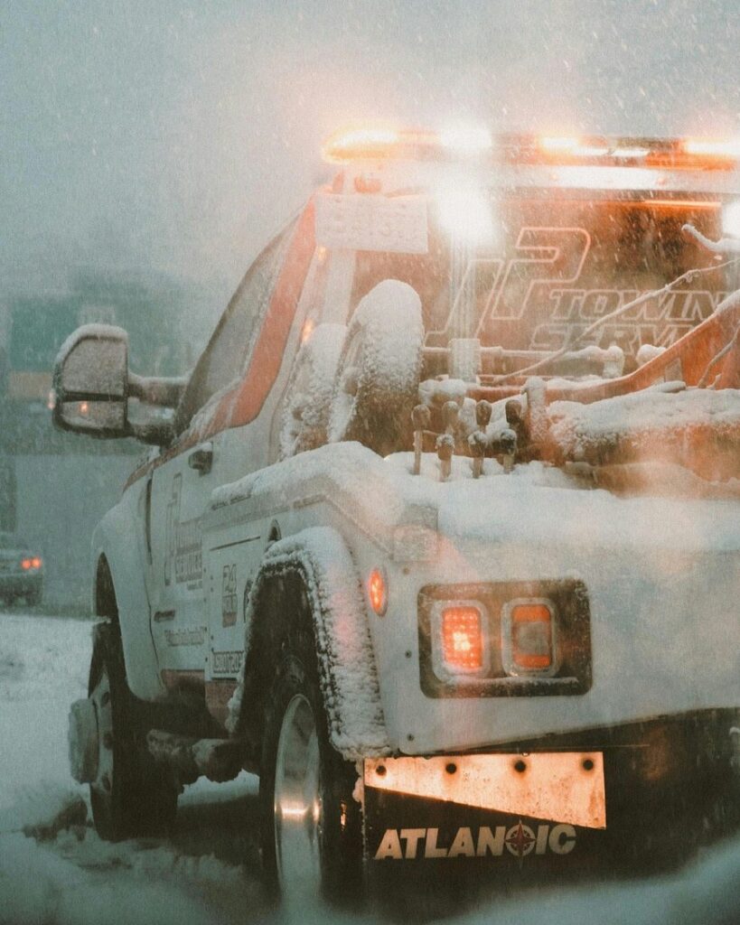 Emergency tow truck responding to a roadside service call